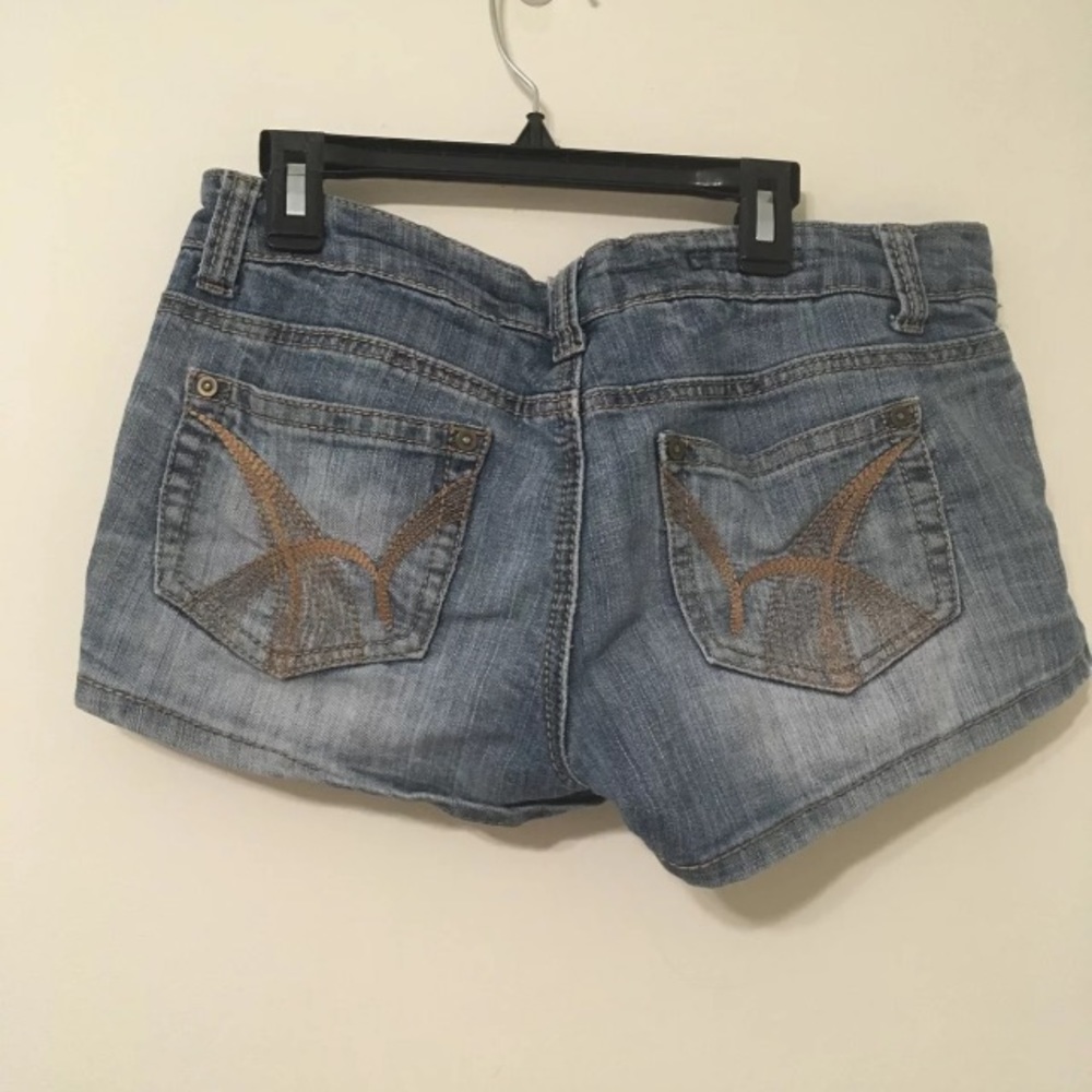 Shorts - Picture 3 of 3